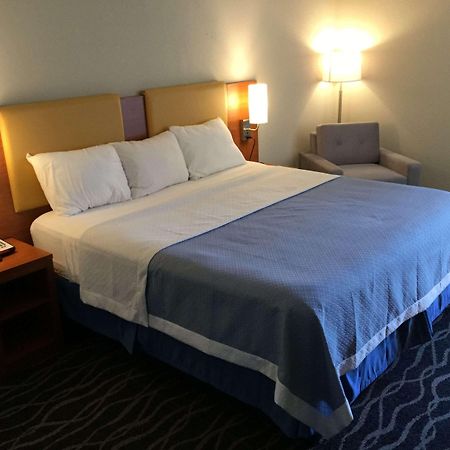 Days Inn & Suites By Wyndham Cincinnati North Springdale Extérieur photo