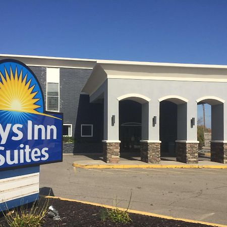 Days Inn & Suites By Wyndham Cincinnati North Springdale Extérieur photo
