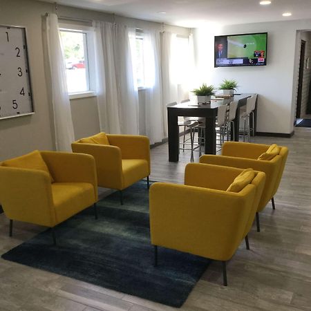 Days Inn & Suites By Wyndham Cincinnati North Springdale Extérieur photo