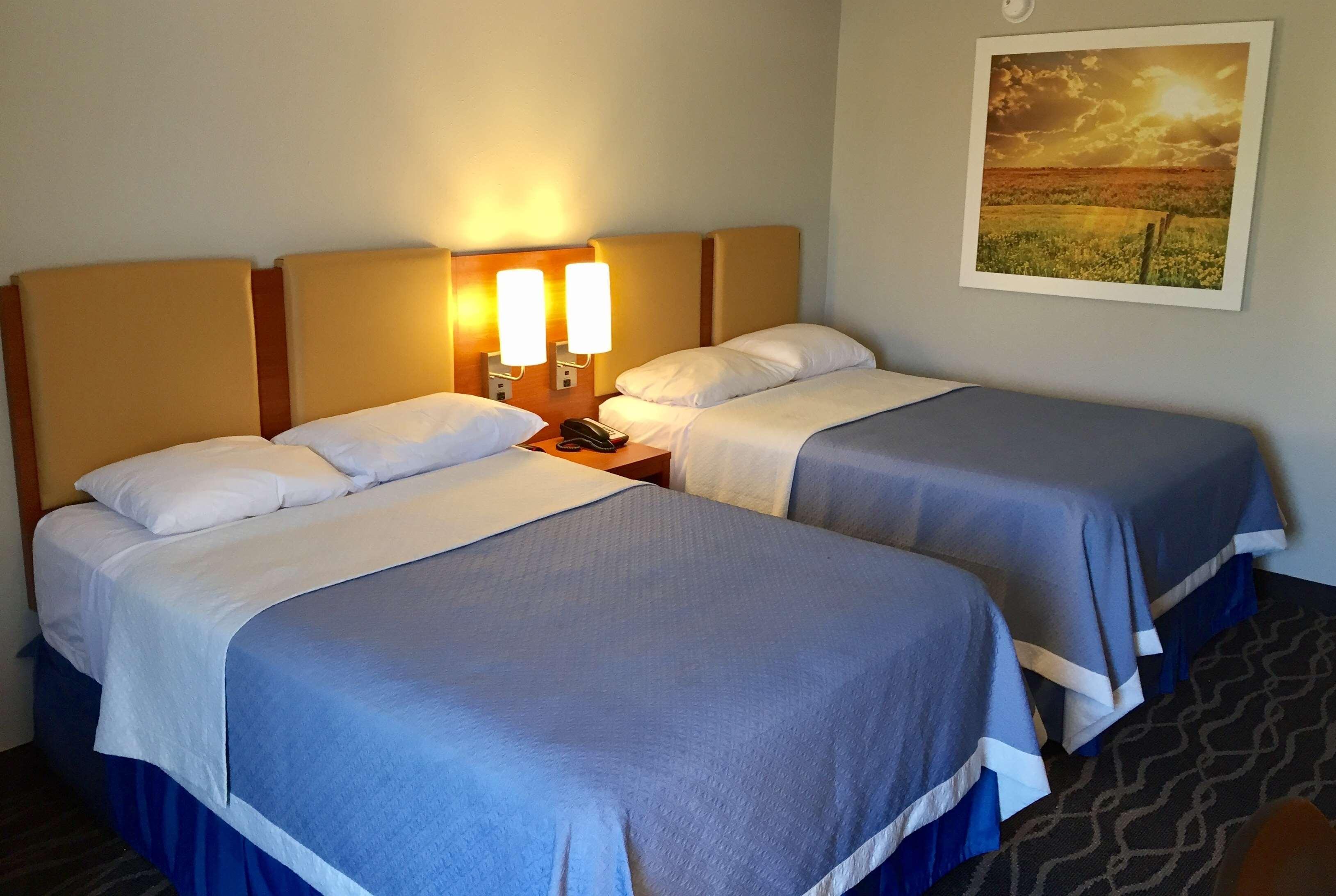 Days Inn & Suites By Wyndham Cincinnati North Springdale Extérieur photo