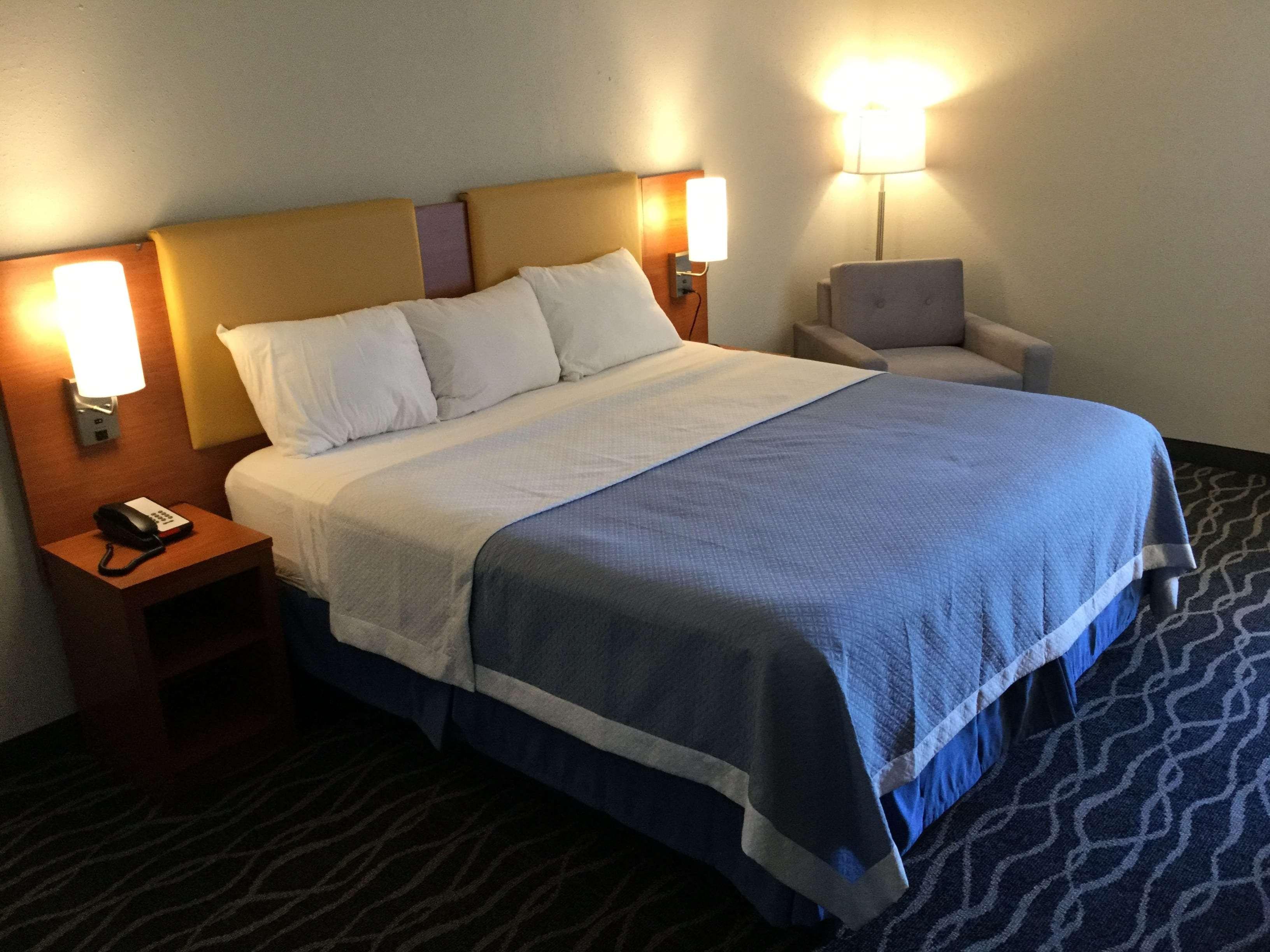 Days Inn & Suites By Wyndham Cincinnati North Springdale Extérieur photo
