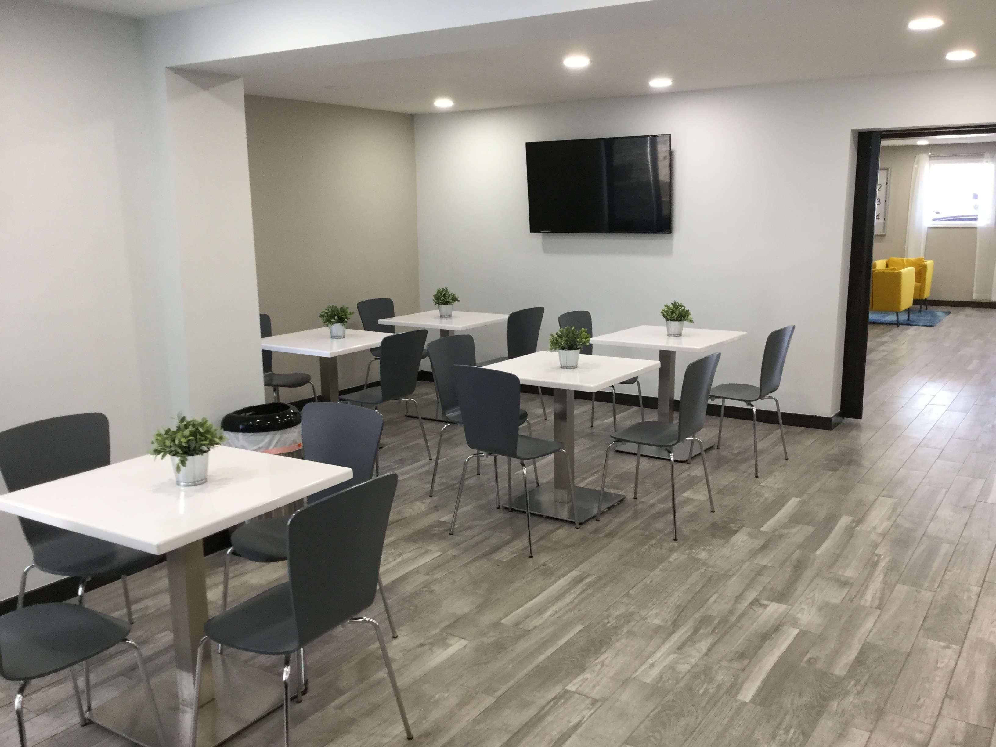 Days Inn & Suites By Wyndham Cincinnati North Springdale Extérieur photo