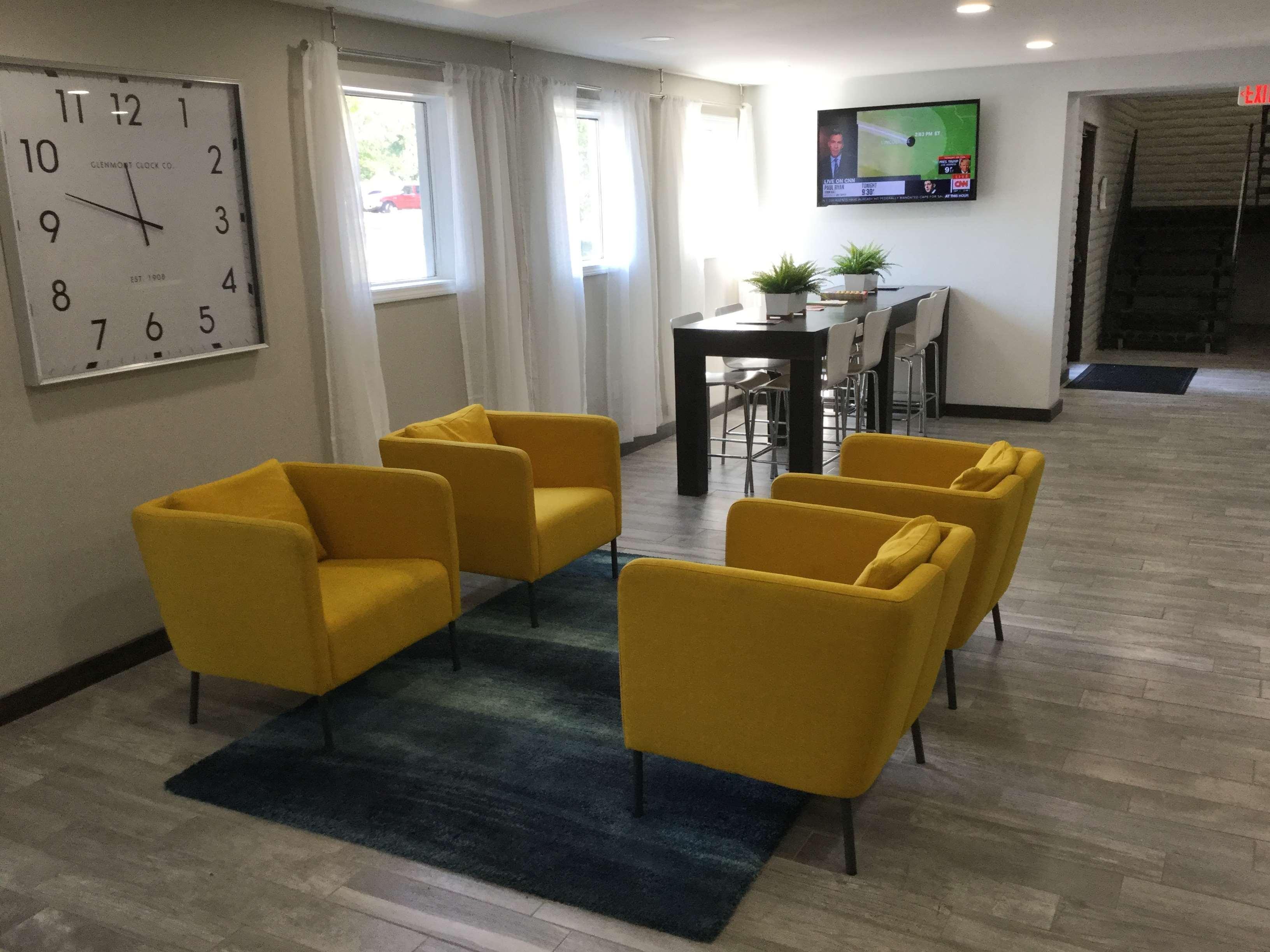 Days Inn & Suites By Wyndham Cincinnati North Springdale Extérieur photo