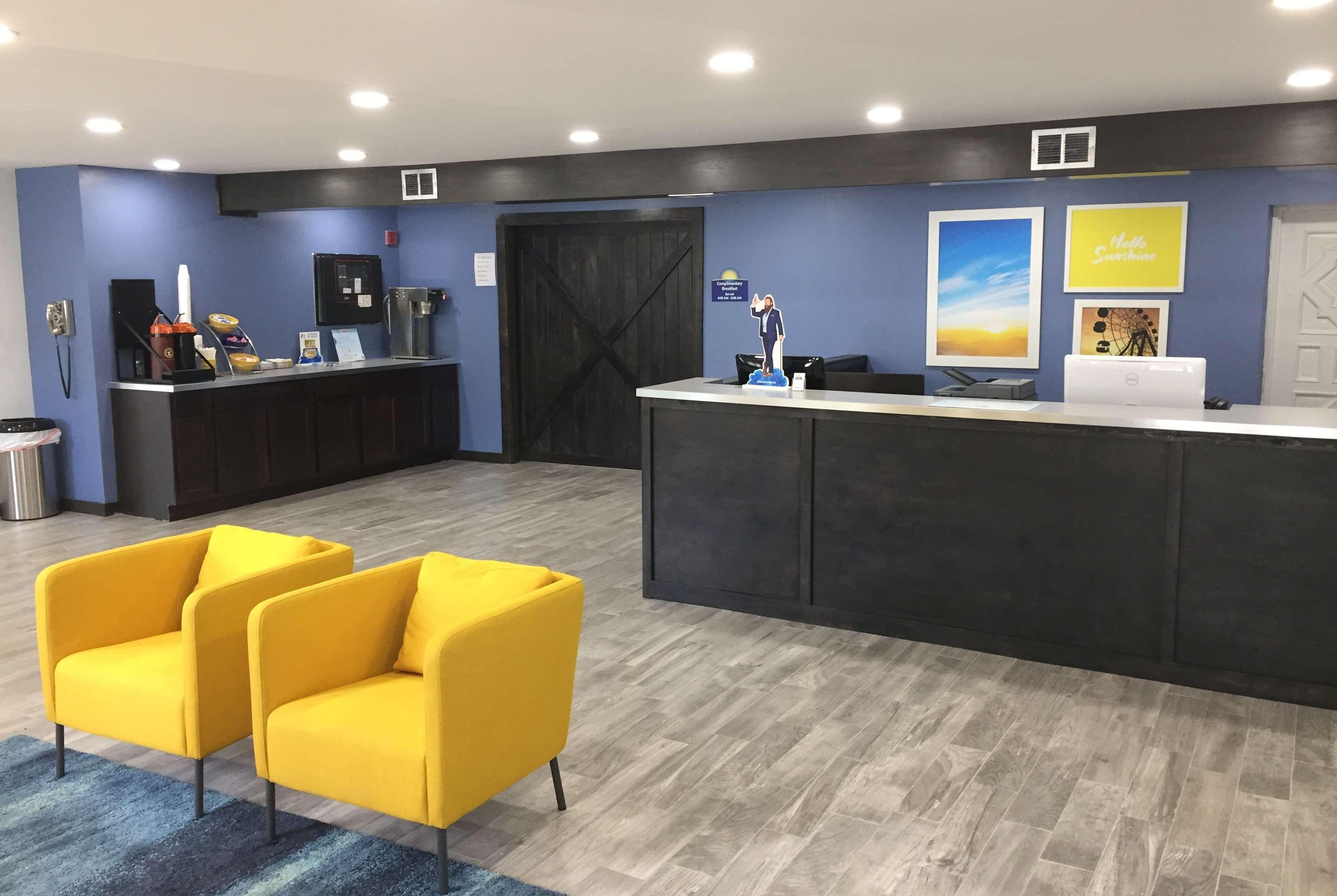 Days Inn & Suites By Wyndham Cincinnati North Springdale Extérieur photo