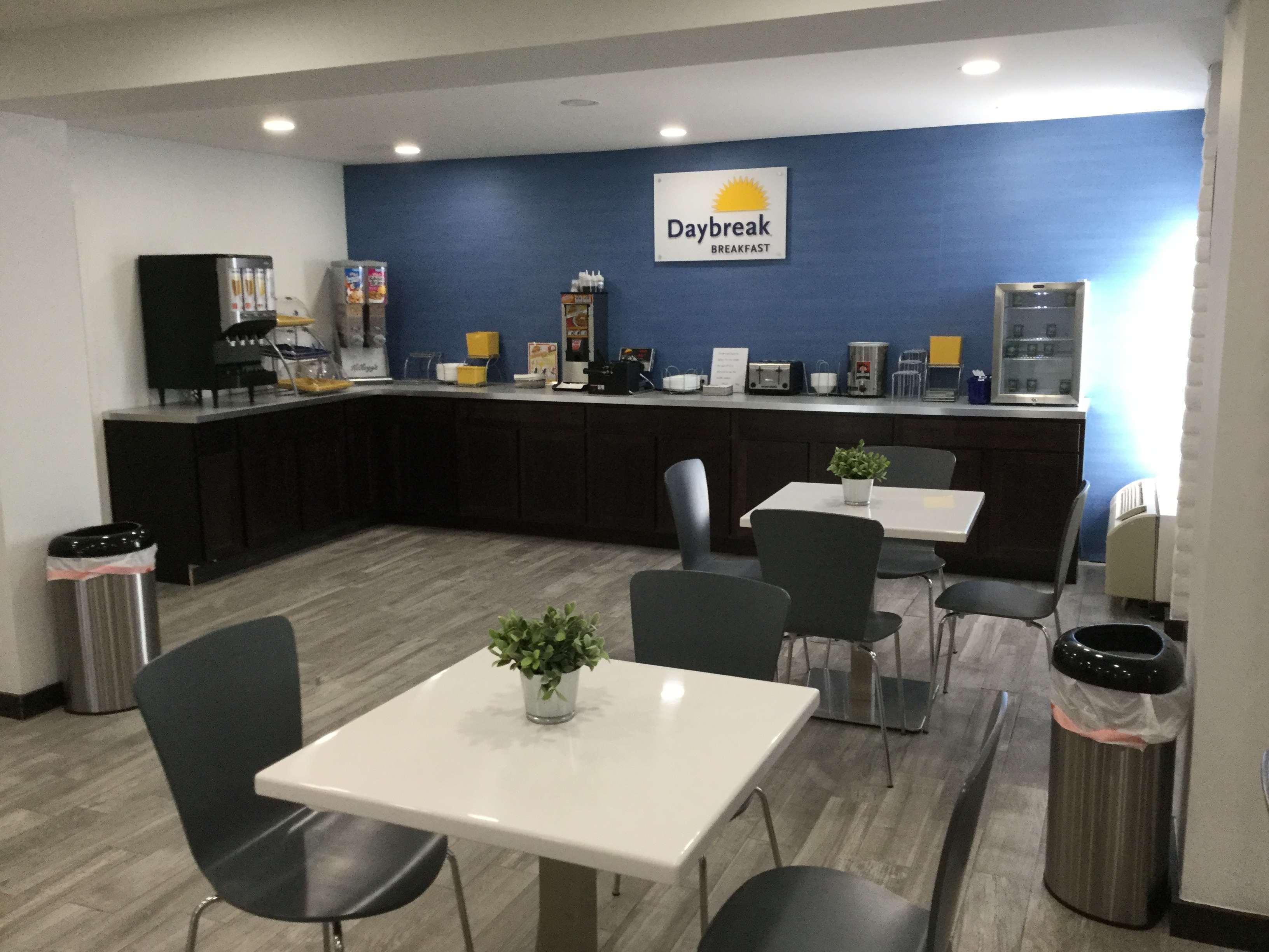 Days Inn & Suites By Wyndham Cincinnati North Springdale Extérieur photo