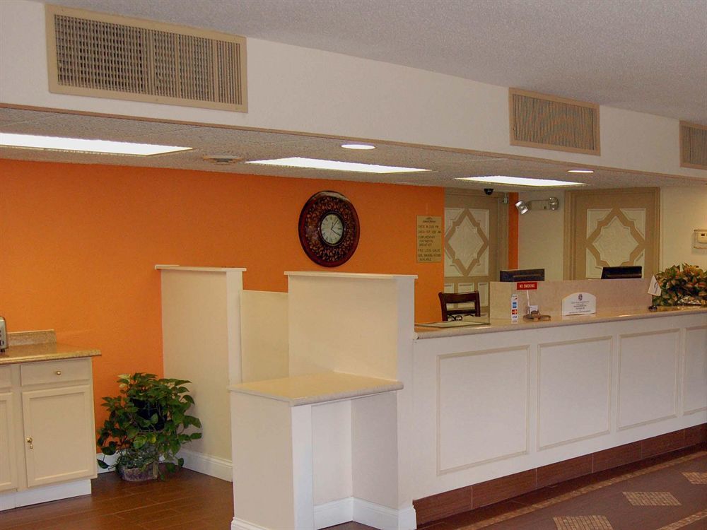 Days Inn & Suites By Wyndham Cincinnati North Springdale Extérieur photo