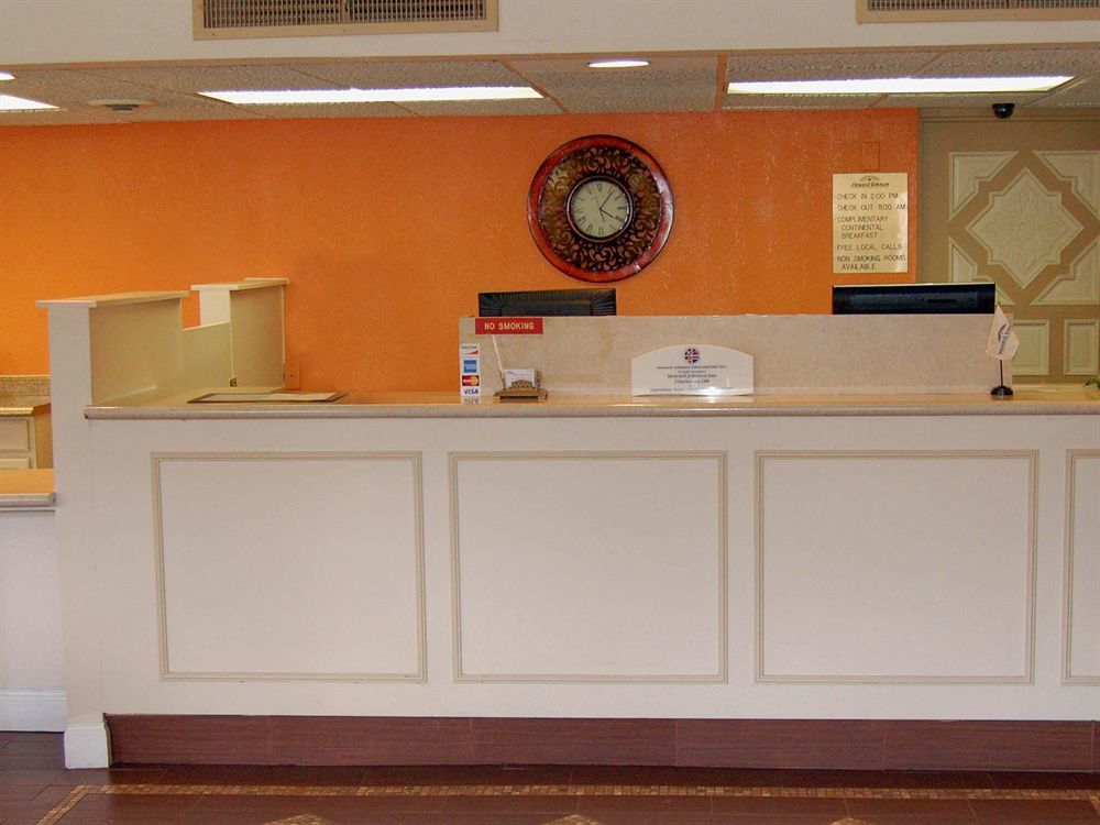 Days Inn & Suites By Wyndham Cincinnati North Springdale Extérieur photo