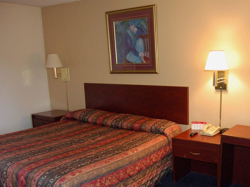 Days Inn & Suites By Wyndham Cincinnati North Springdale Extérieur photo
