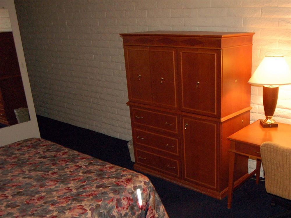 Days Inn & Suites By Wyndham Cincinnati North Springdale Extérieur photo