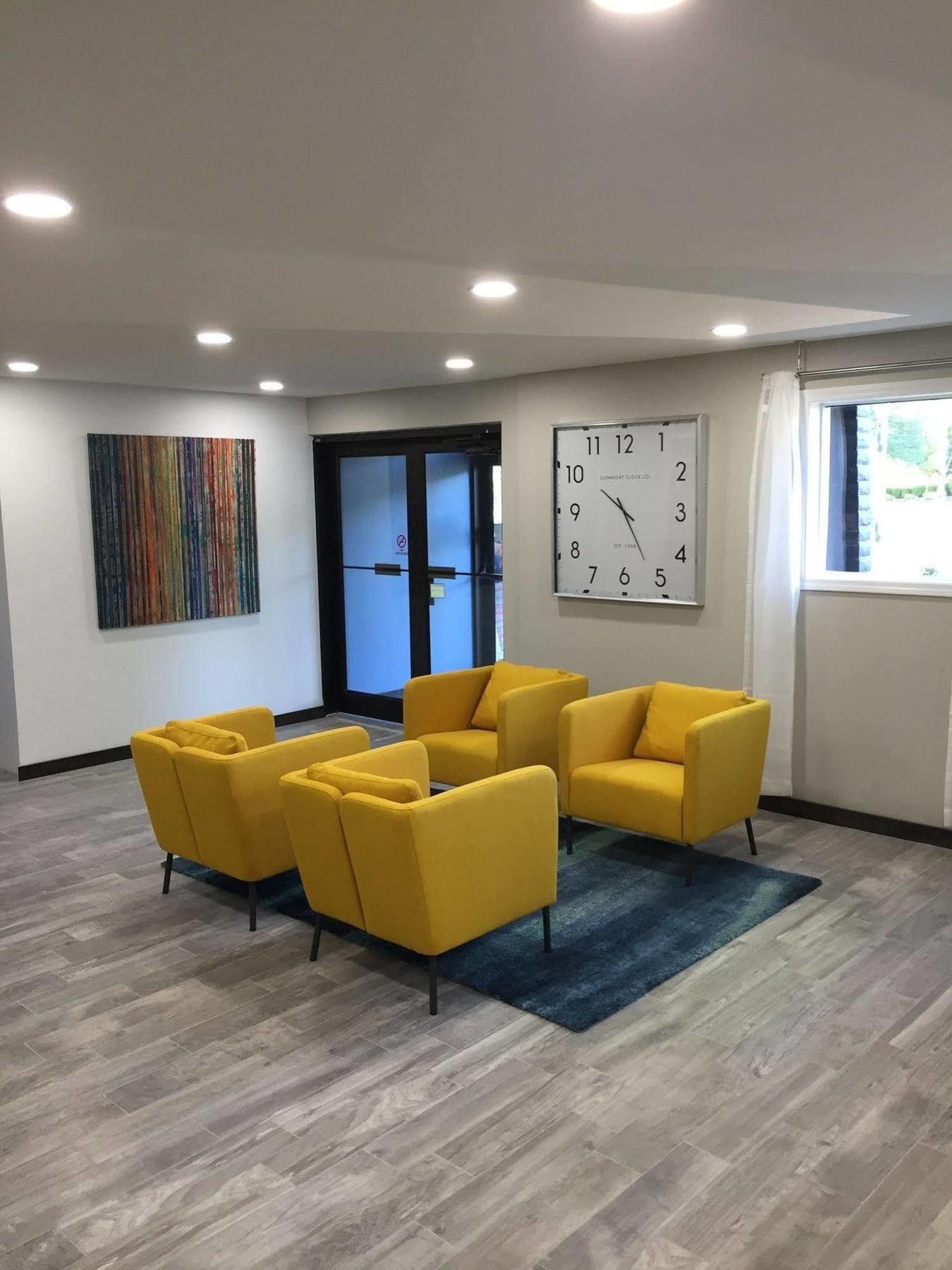 Days Inn & Suites By Wyndham Cincinnati North Springdale Extérieur photo