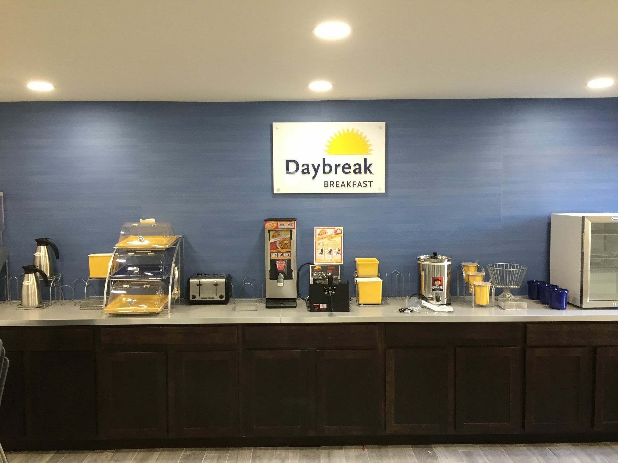Days Inn & Suites By Wyndham Cincinnati North Springdale Extérieur photo