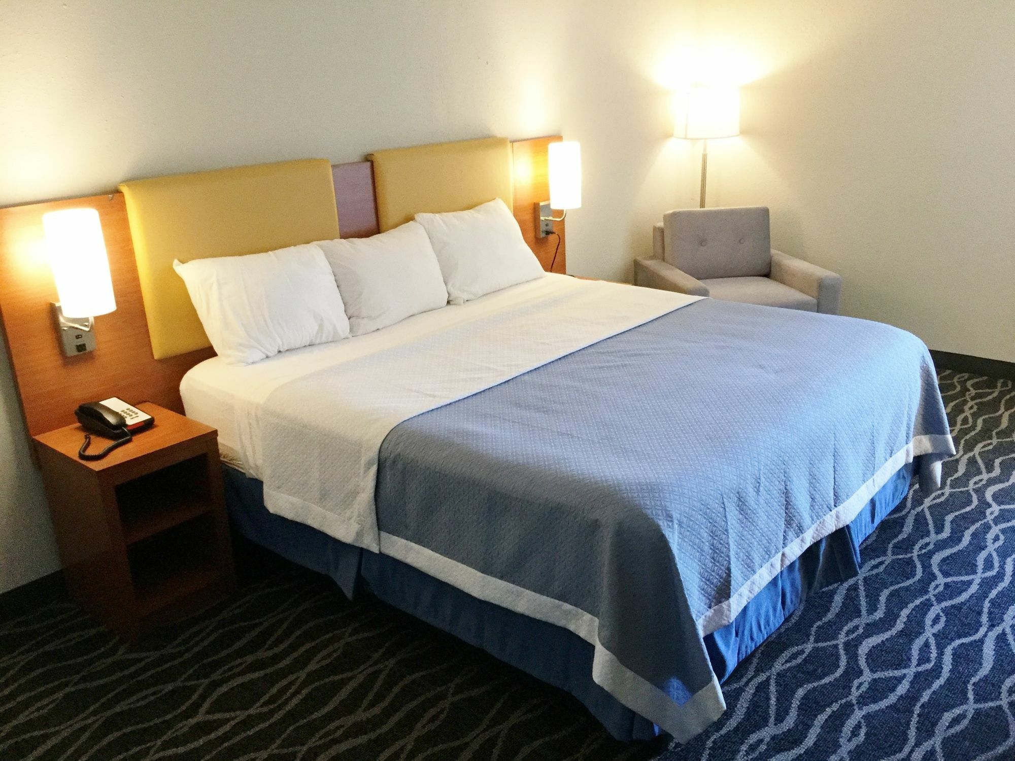 Days Inn & Suites By Wyndham Cincinnati North Springdale Extérieur photo