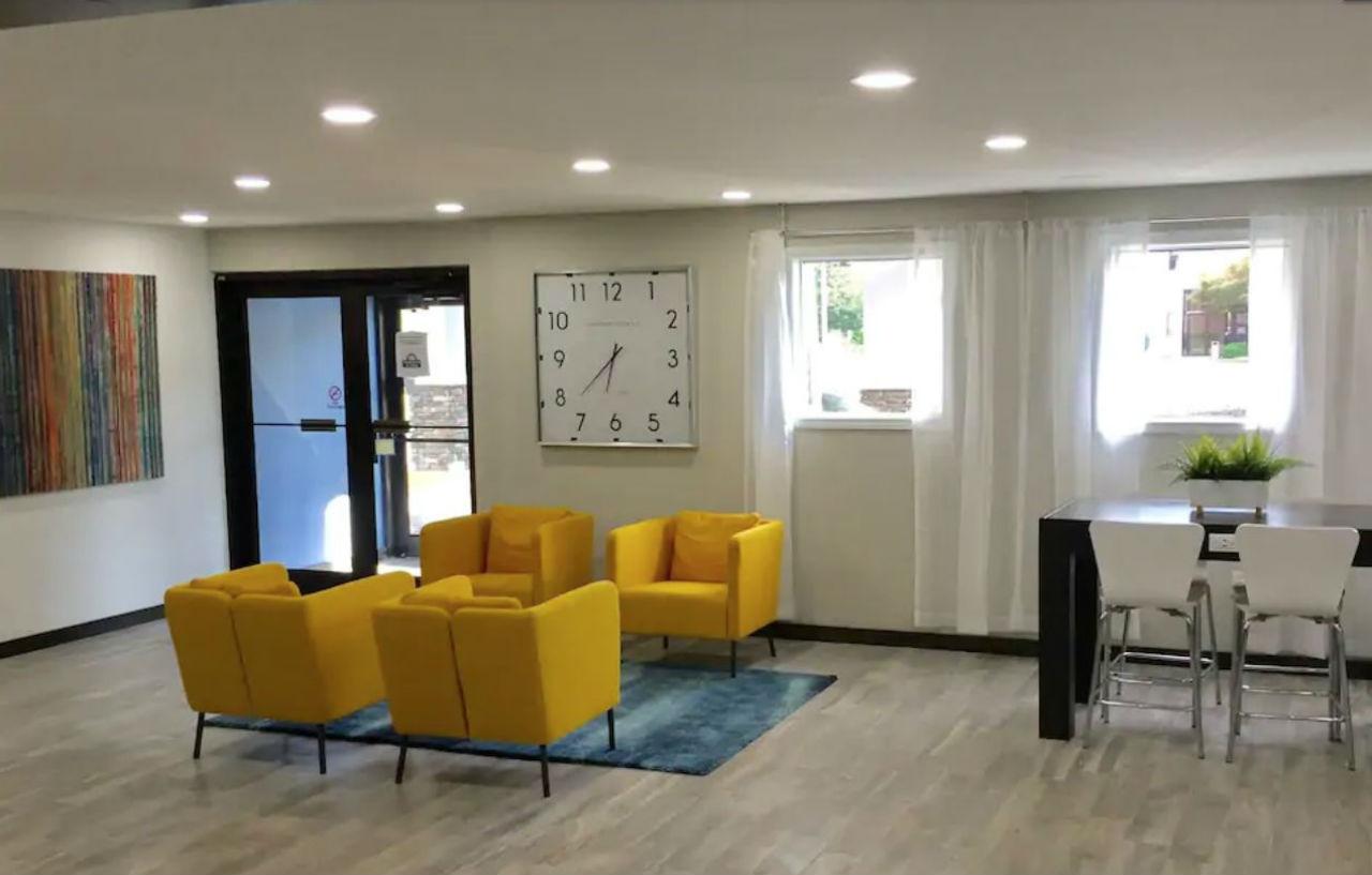 Days Inn & Suites By Wyndham Cincinnati North Springdale Extérieur photo